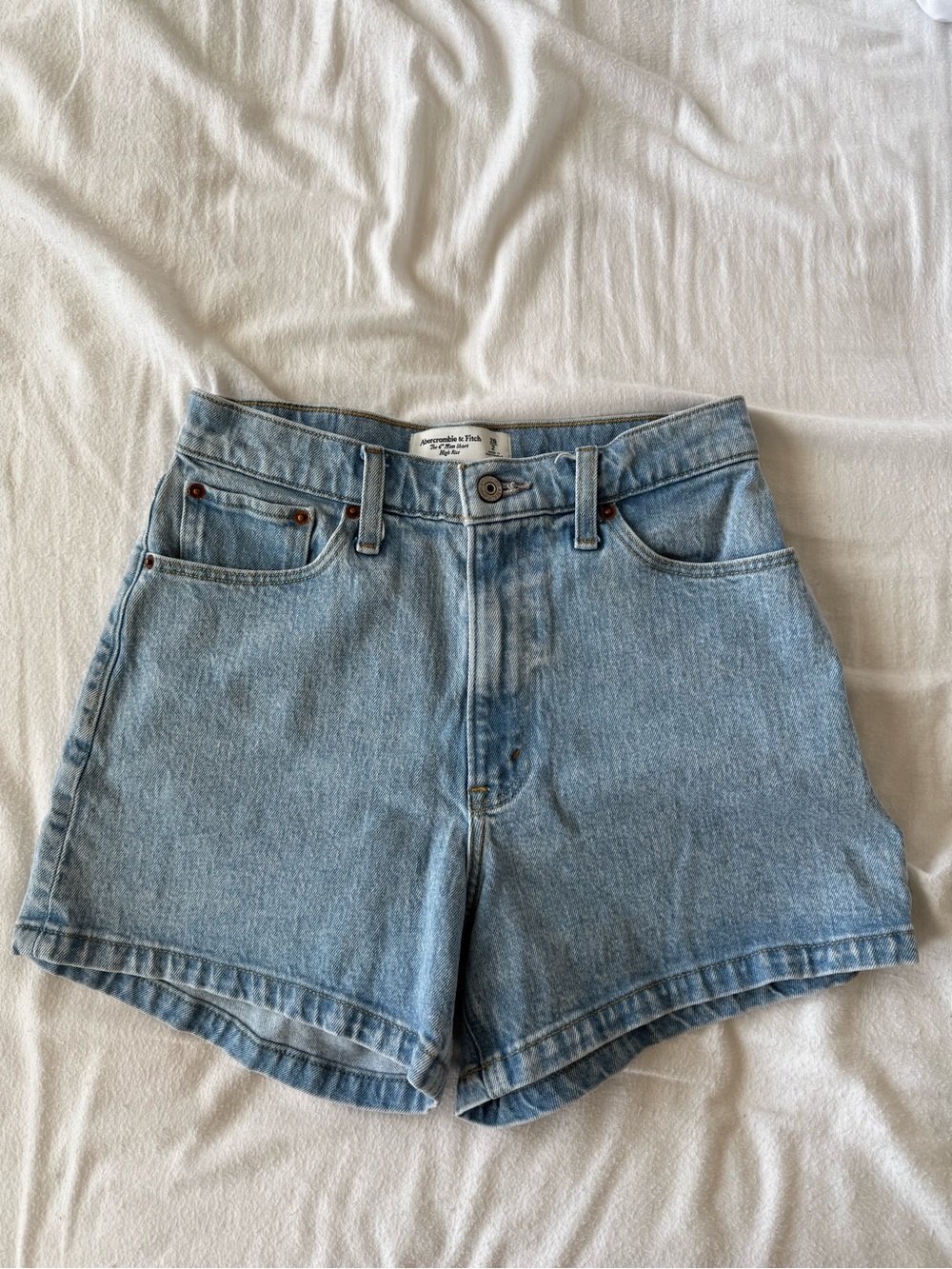 Abercrombie & Fitch 4” Mom Shorts Light Blue Denim Women’s High-Rise Shorts.